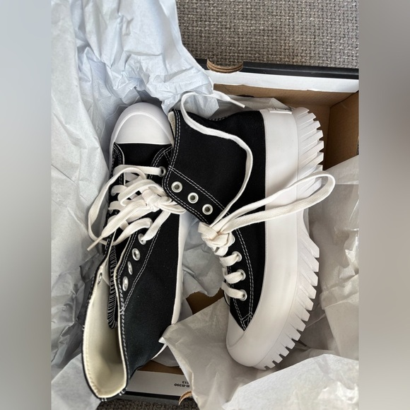 Brand New Converse Chuck Taylor Lugged 2.0 with tag on and box - Picture 10 of 11